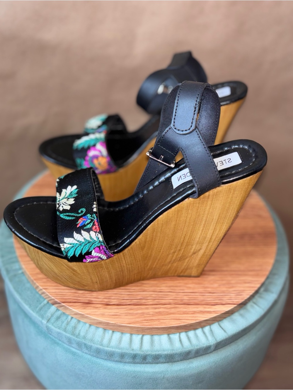 Steve Madden Black Floral Embroidered Wood Wedges. Size 38 (7.5)
